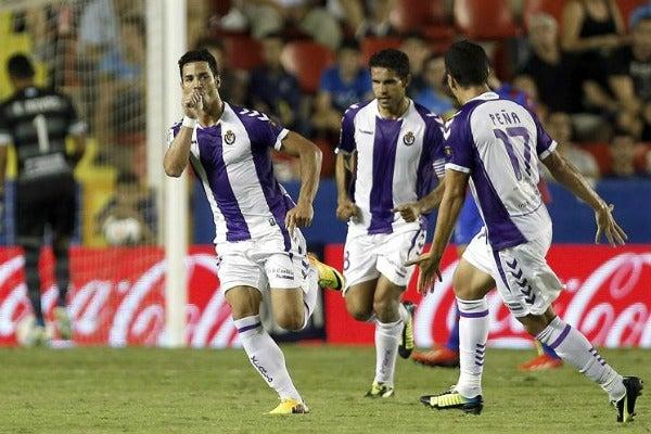 Javi Guerra festeja su tanto en el empate entre Levante 1-1 Valladolid