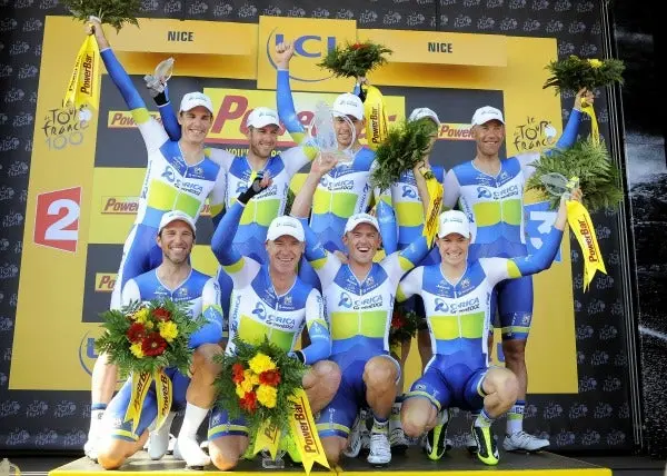 Orica gana la crono por equipos y Gerrans se viste de amarillo
