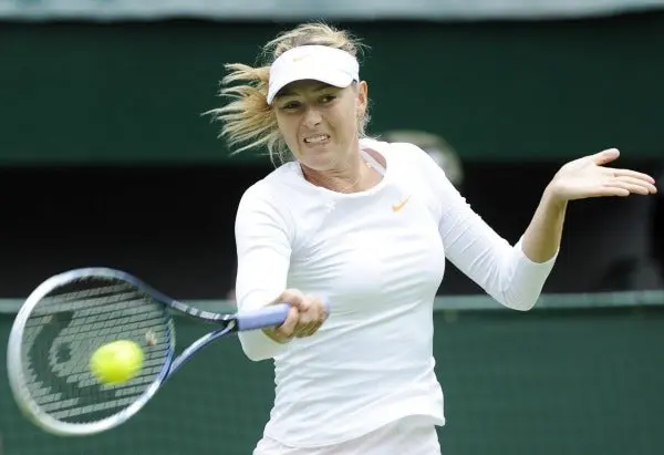 Sharapova vence a Mladenovic en debut londinense