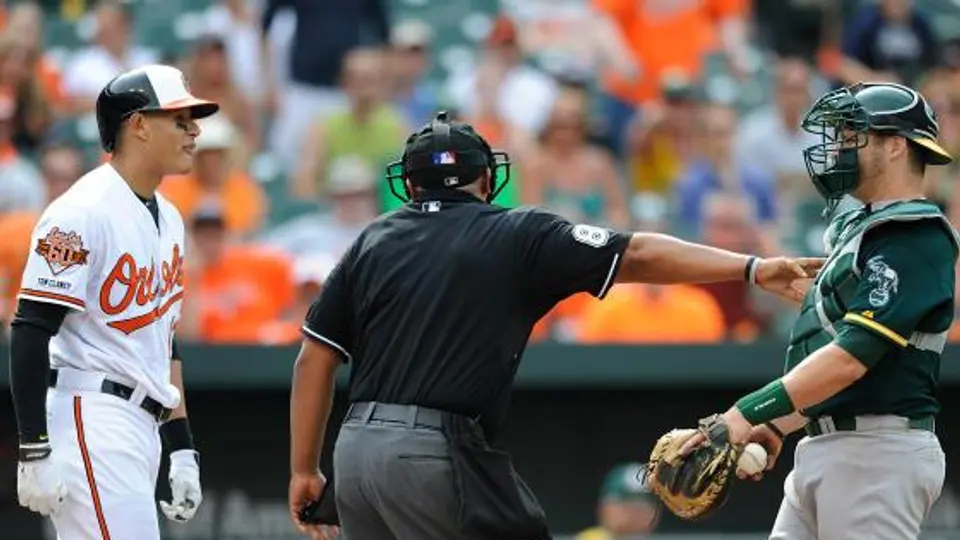 Manny Machado es suspendido por arrojar un bat