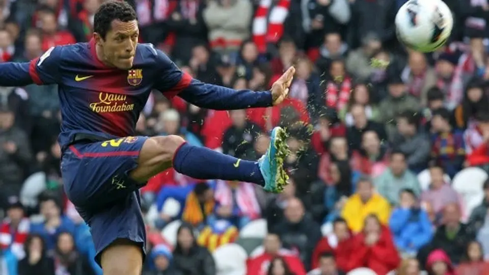 Adriano reconoce que hay decepción en Barcelona