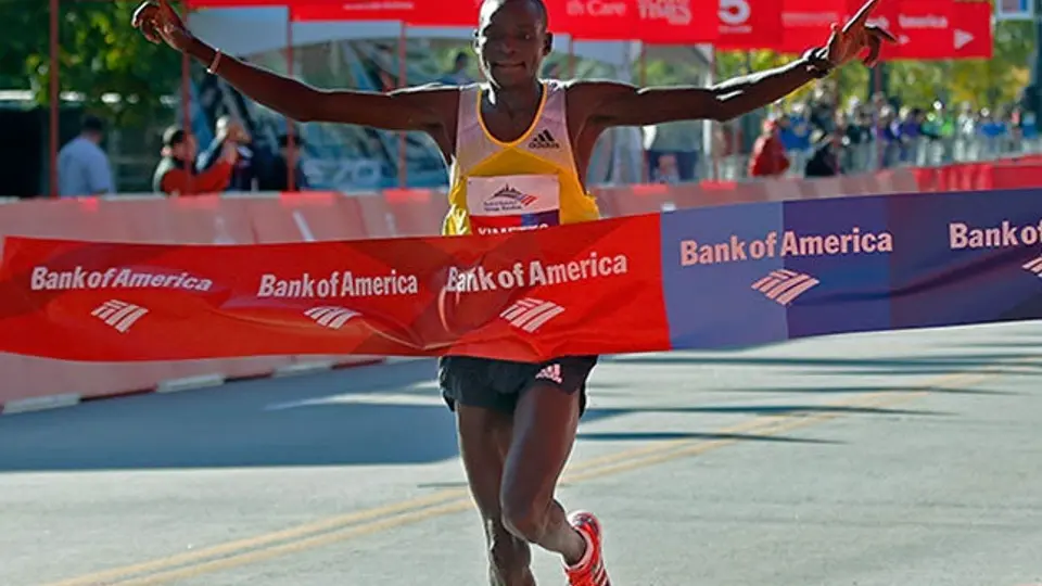 Dennis Kimetto gana el maratón de Chicago