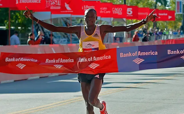 Dennis Kimetto gana el maratón de Chicago