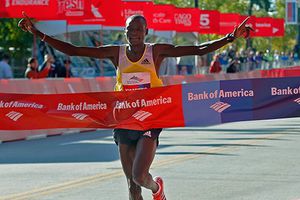 Dennis Kimetto gana el maratón de Chicago
