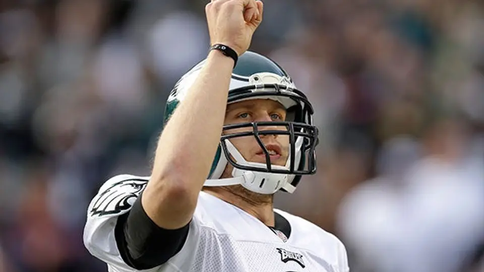 Con récord de Foles, Filadelfia apalea a Raiders