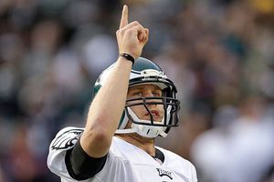 Con récord de Foles, Filadelfia apalea a Raiders