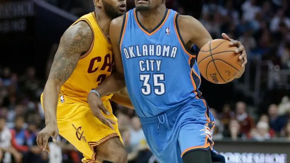 De la mano de Durant, Thunder vence a Cavs