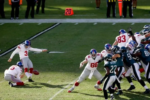 Josh Brown, clave en la victoria de Gigantes sobre Águilas