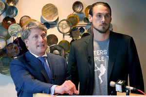 Ex pateador amenaza con demandar a los Vikingos