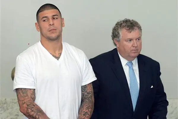 Revelan que Aaron Hernández se molestó cuando lo interrogaron en su casa