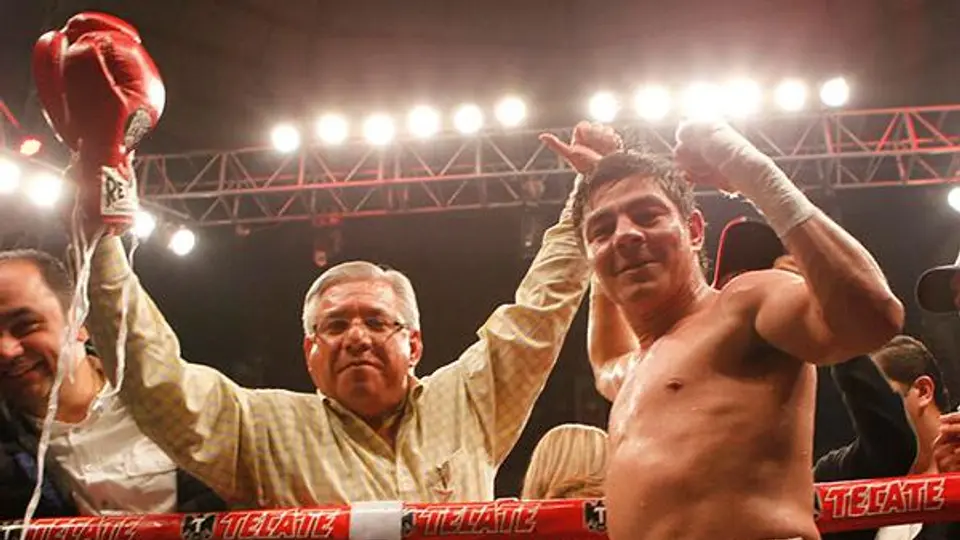 Negocian pelea entre Travieso Arce y Jhonny González