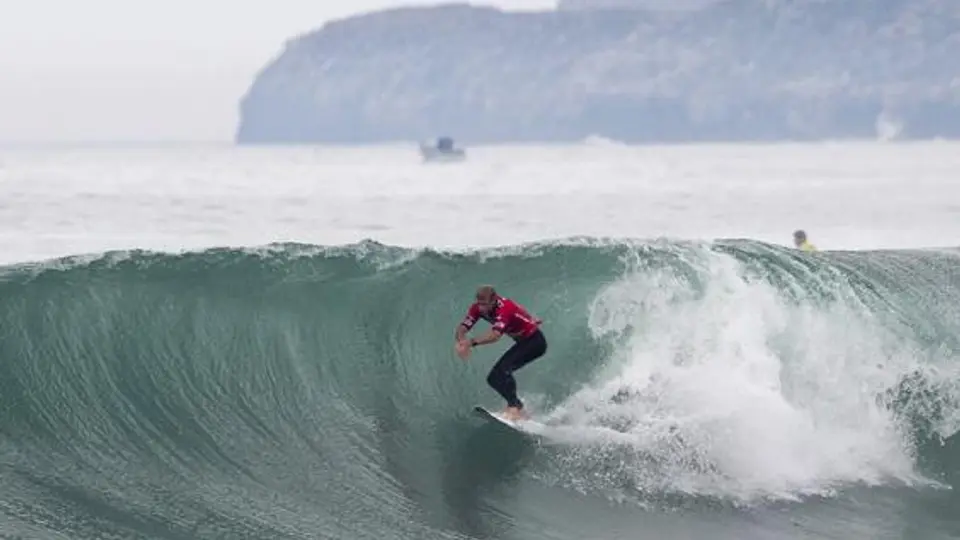 Surfista pierde la pierna tras ser atacado por tiburón