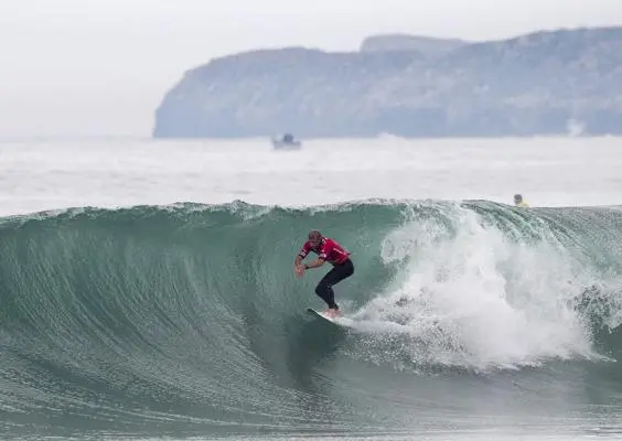 Surfista pierde la pierna tras ser atacado por tiburón