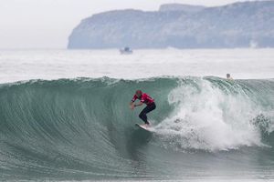 Surfista pierde la pierna tras ser atacado por tiburón