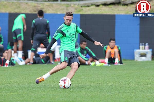 Miguel Layún durante el entrenamiento en Miramar | DANIEL GÁMEZ, NZ
