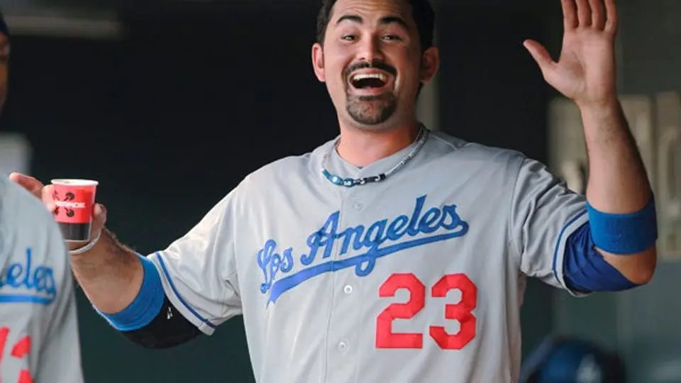 Adrián González conecta su cuadrangular once de la campaña