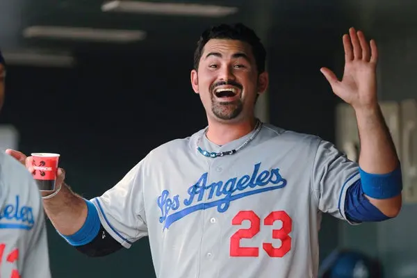 Adrián González conecta su cuadrangular once de la campaña