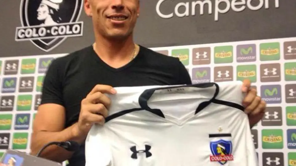 Colo Colo presenta a Esteban Paredes