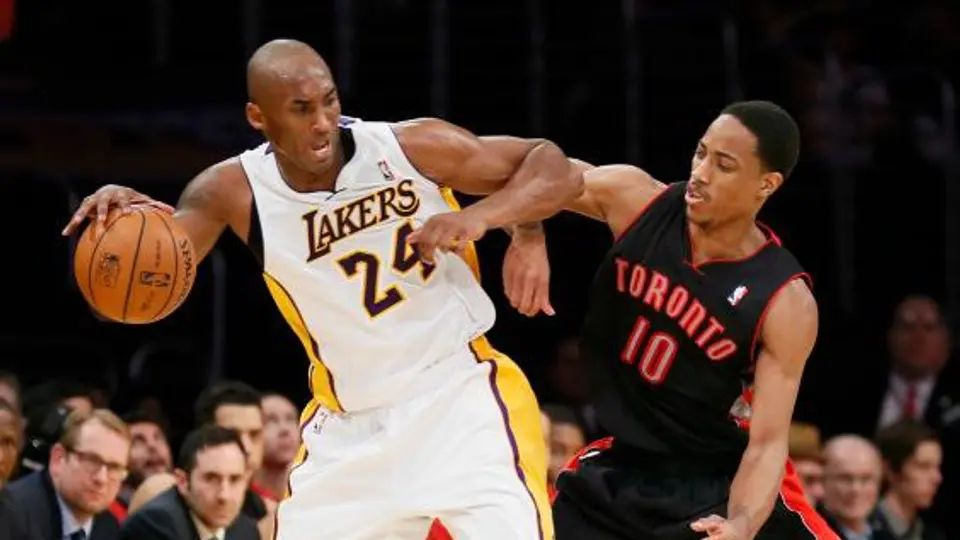 Raptors amargan regreso de Kobe Bryant