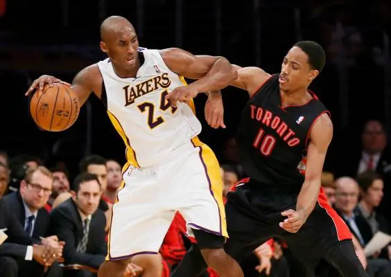 Raptors amargan regreso de Kobe Bryant