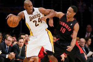 Raptors amargan regreso de Kobe Bryant