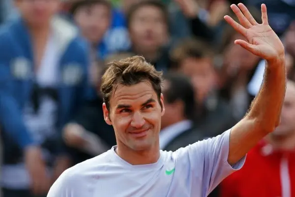 Federer avanza sin problemas en Roland Garros