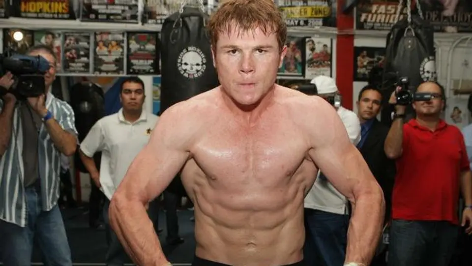 Canelo anuncia pelea contra Erislandy Lara