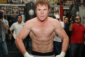 Canelo anuncia pelea contra Erislandy Lara