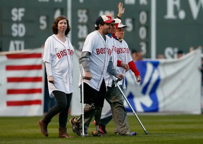 Medias Rojas recuerda a víctimas del maratón de Boston