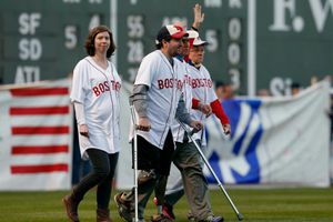Medias Rojas recuerda a víctimas del maratón de Boston