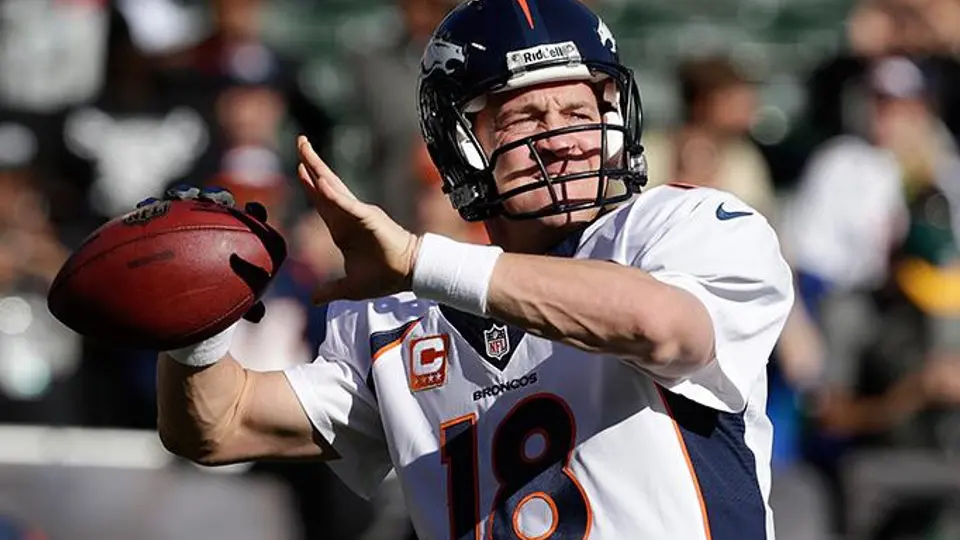 Manning rompe récord de más yardas por pase