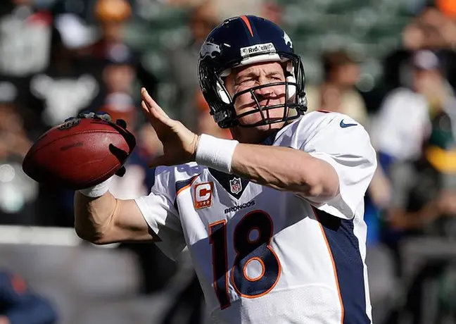 Manning rompe récord de más yardas por pase