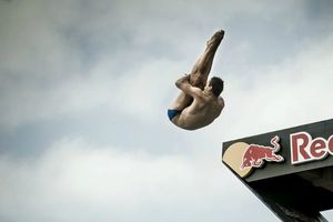 Red Bull Cliff Diving llega al lago Garda en Italia