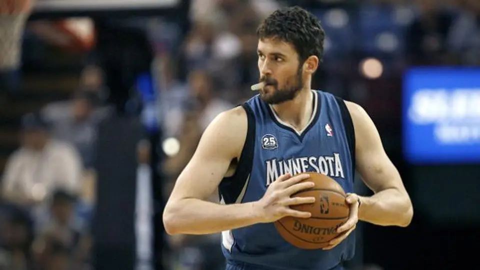 Cavaliers busca conseguir a Kevin Love