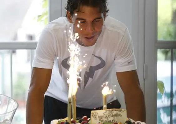 Nadal festejó sus 28 años en Roland Garros