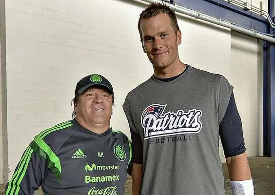 Miguel Herrera presume foto con Tom Brady