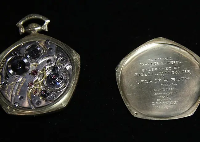 Subastarán reloj de campeonato de Babe Ruth