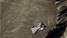 Paracaidistas realizan vuelo histórico sobre Nazca