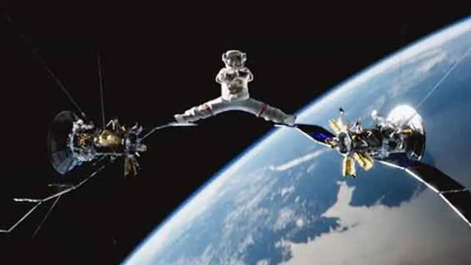 Van Damme hace split... en el espacio