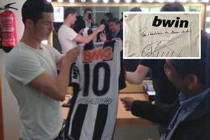 Ronaldinho y CR7 intercambian playeras a distancia