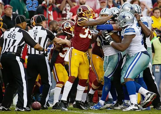 Dallas gana y mantiene opciones de Playoffs