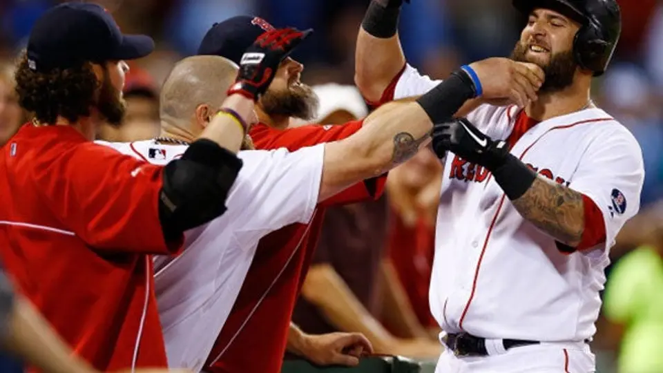 Para que la suerte siga... la barba de Mike Napoli