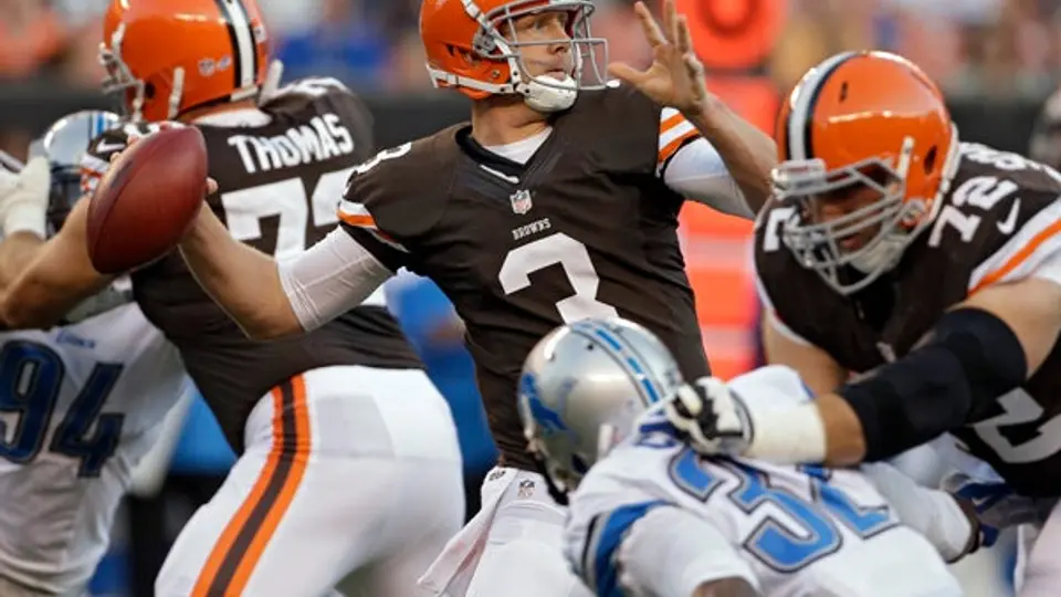 Brandon Weeden guía a Cleveland a la victoria sobre Detroit