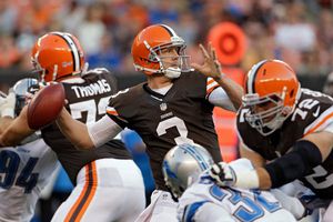 Brandon Weeden guía a Cleveland a la victoria sobre Detroit