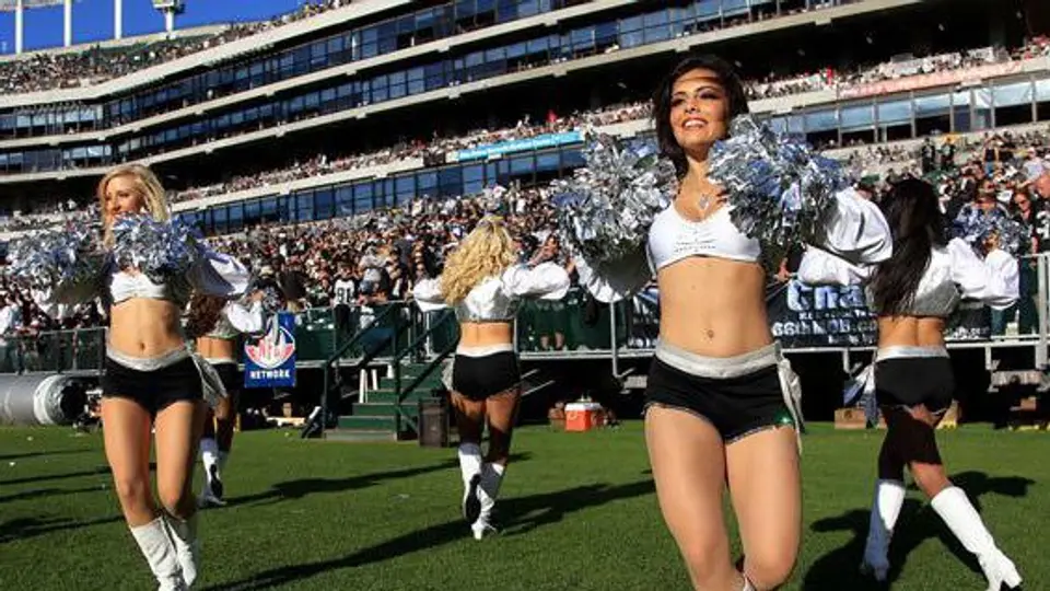 Porristas demandan a los Raiders