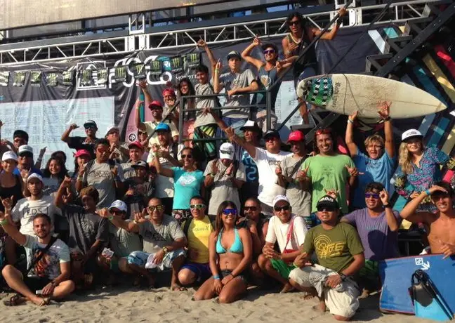 Ganan las olas y reparten premio del Acapulco Pro
