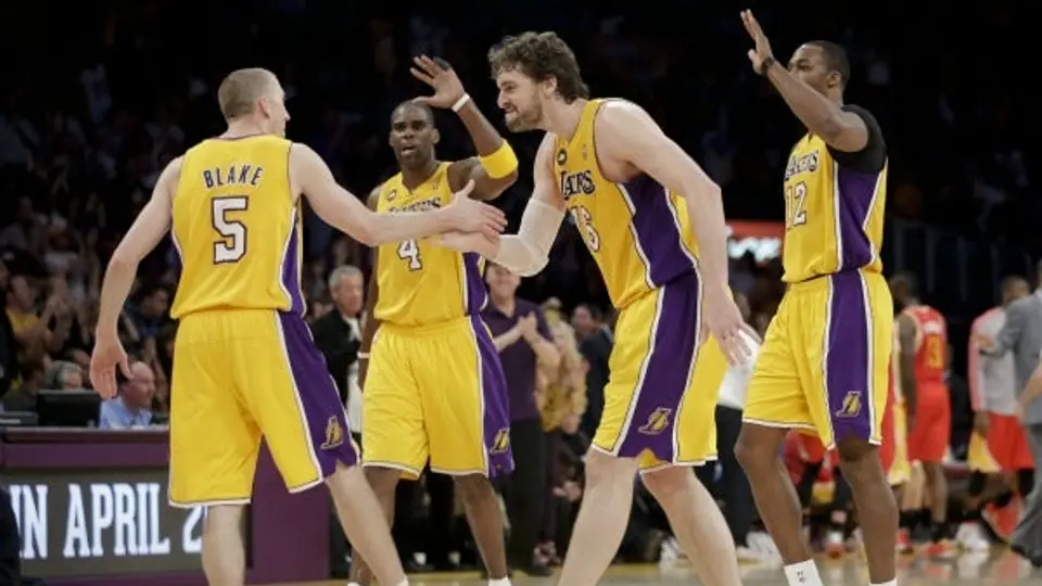 Lakers vence a Rockets y consiguen el séptimo puesto en Playoffs