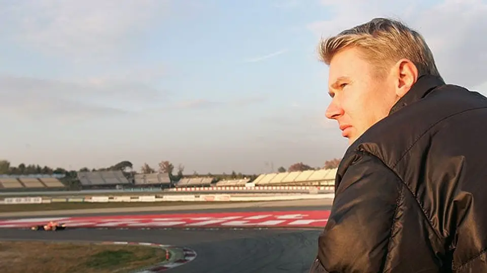 Hakkinen considera lógico que Raikkonen se una a Red Bull