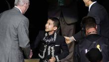 Niño hispano de 11 años que entonó el Himno de EU fue ovacionado