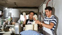 Julio y Luis Ceja, los hermanos que viven de las tortillas y el box